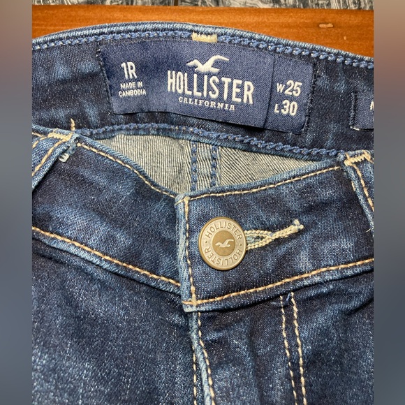 Distressed Blue Jeans - Picture 2 of 9